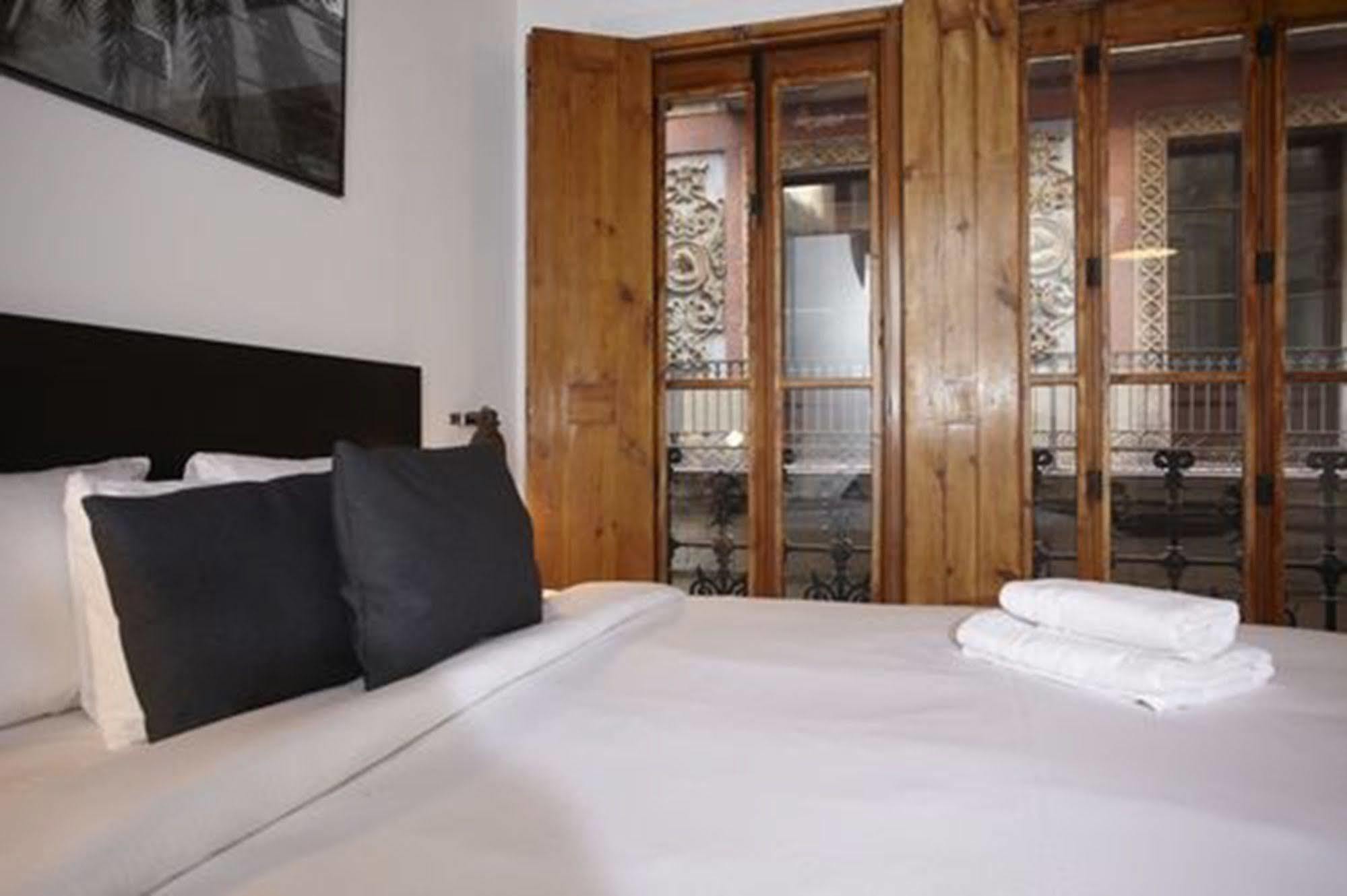 L'Escudellers By The Streets Apartment Barcelona Luaran gambar